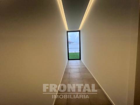 Apartamento T0 com Garagem e Elevador | Costa Cabral, Paranhos, Porto