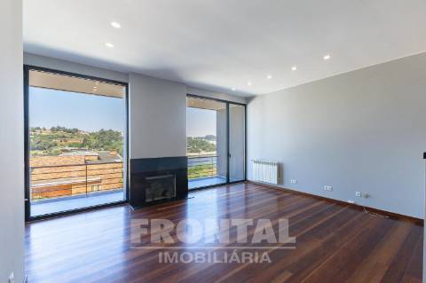 Moradia T4 + T2 com Vistas Deslumbrantes sobre o Rio Douro – Possibilidade de Permuta