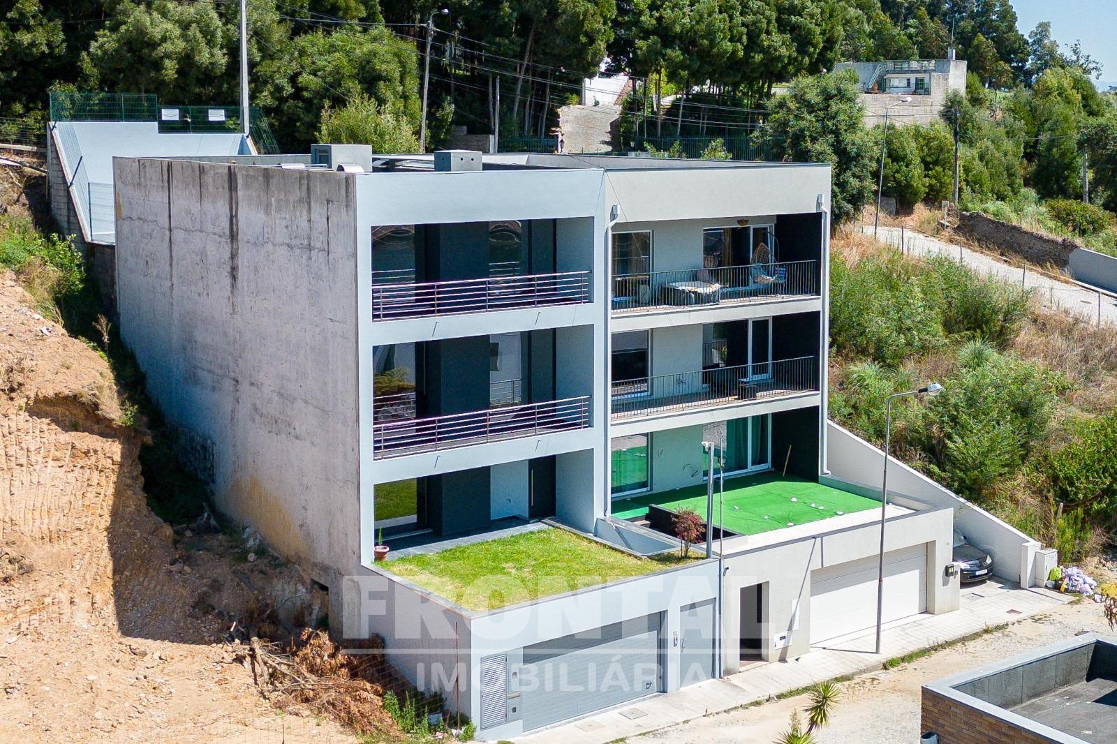 Moradia T4 + T2 com Vistas Deslumbrantes sobre o Rio Douro – Possibilidade de Permuta