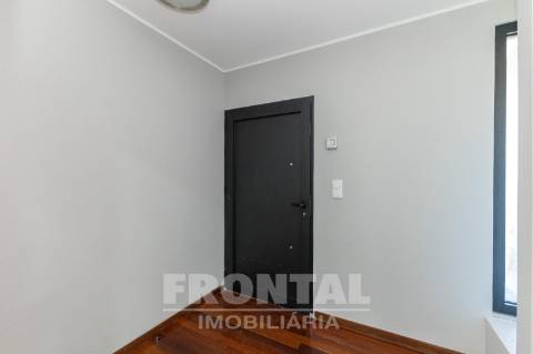 Moradia T4 + T2 com Vistas Deslumbrantes sobre o Rio Douro – Possibilidade de Permuta