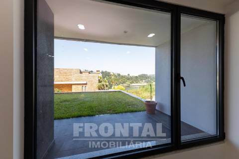 Moradia T4 + T2 com Vistas Deslumbrantes sobre o Rio Douro – Possibilidade de Permuta