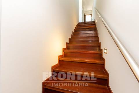 Moradia T4 + T2 com Vistas Deslumbrantes sobre o Rio Douro – Possibilidade de Permuta