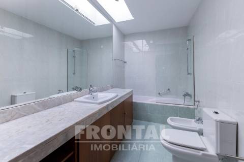 Moradia T4 + T2 com Vistas Deslumbrantes sobre o Rio Douro – Possibilidade de Permuta