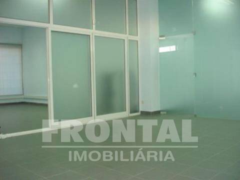 Loja com Projeto Aprovado para Habitação T3 | Nogueira da Maia, Maia, Porto