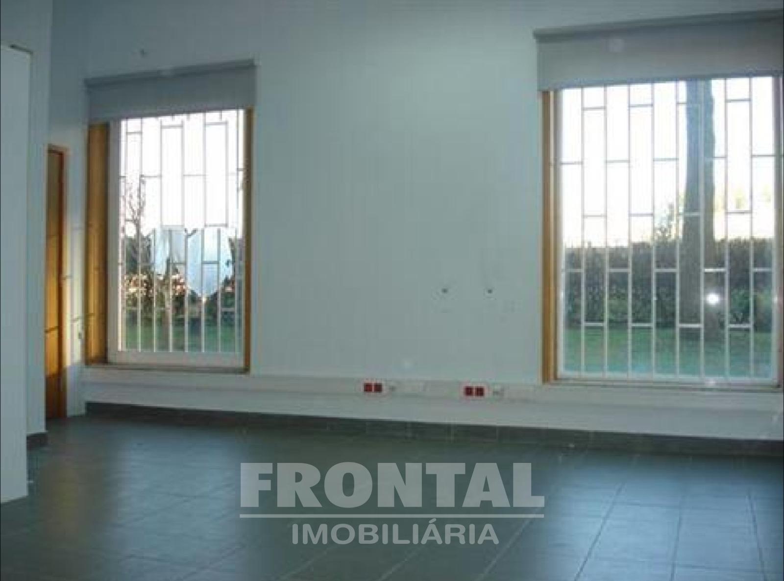 Loja com Projeto Aprovado para Habitação T3 | Nogueira da Maia, Maia, Porto