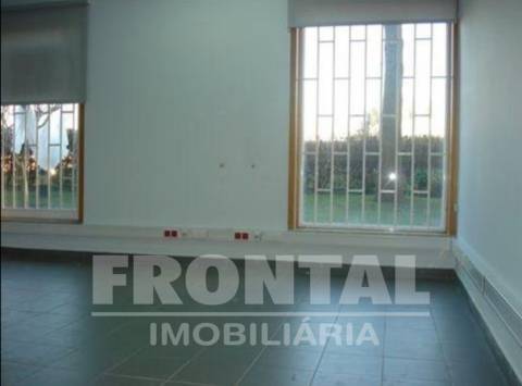 Loja com Projeto Aprovado para Habitação T3 | Nogueira da Maia, Maia, Porto