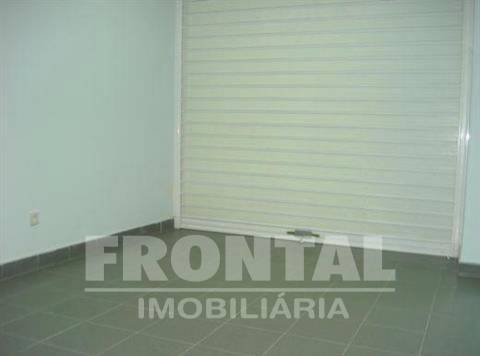 Loja com Projeto Aprovado para Habitação T3 | Nogueira da Maia, Maia, Porto