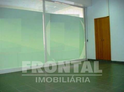 Loja com Projeto Aprovado para Habitação T3 | Nogueira da Maia, Maia, Porto