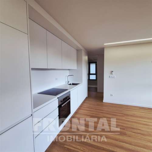 Apartamento T2+1 com Sótão + Garagem | Arca D’Água, Paranhos, Porto