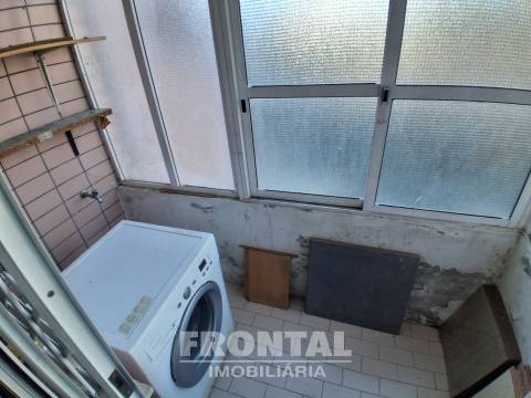 T2 com Cozinha Equipada, Elevador e Garagem | Perto do Metro, Baguim Do Monte