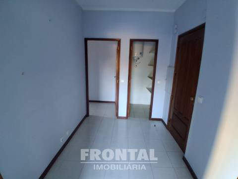 T2 com Cozinha Equipada, Elevador e Garagem | Perto do Metro, Baguim Do Monte