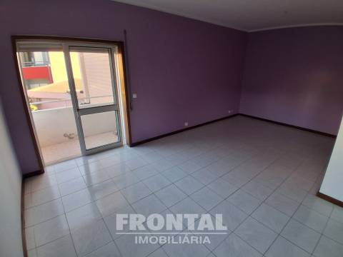 T2 com Cozinha Equipada, Elevador e Garagem | Perto do Metro, Baguim Do Monte