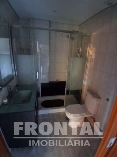 T2 com Cozinha Equipada, Elevador e Garagem | Perto do Metro, Baguim Do Monte