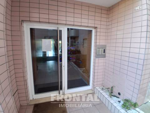 T2 com Cozinha Equipada, Elevador e Garagem | Perto do Metro, Baguim Do Monte