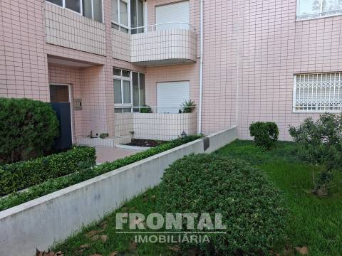 T2 com Cozinha Equipada, Elevador e Garagem | Perto do Metro, Baguim Do Monte