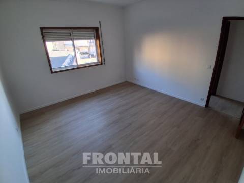 T2 com Cozinha Equipada, Elevador e Garagem | Perto do Metro, Baguim Do Monte