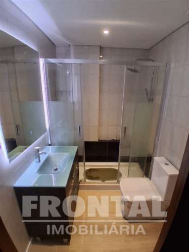 T2 com Cozinha Equipada, Elevador e Garagem | Perto do Metro, Baguim Do Monte