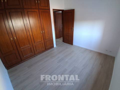 T2 com Cozinha Equipada, Elevador e Garagem | Perto do Metro, Baguim Do Monte