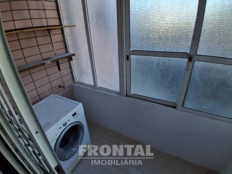 T2 com Cozinha Equipada, Elevador e Garagem | Perto do Metro, Baguim Do Monte