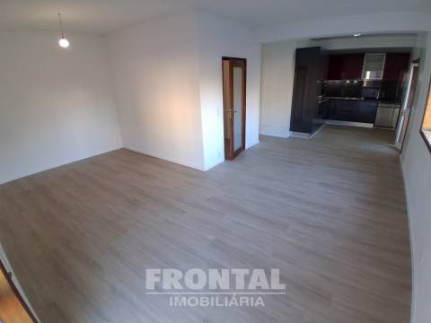 T2 com Cozinha Equipada, Elevador e Garagem | Perto do Metro, Baguim Do Monte