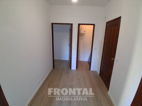 T2 com Cozinha Equipada, Elevador e Garagem | Perto do Metro, Baguim Do Monte