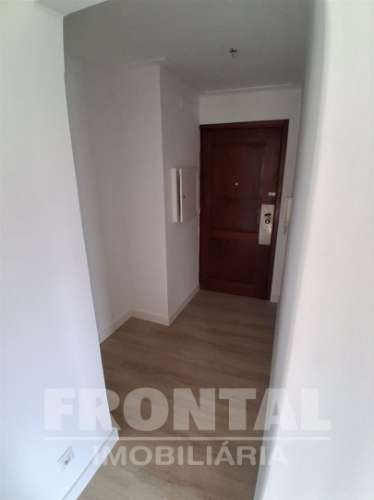 Apartamento T2 em Fase Final de Remodelação | Duas Frentes | Rio Tinto, Gondomar