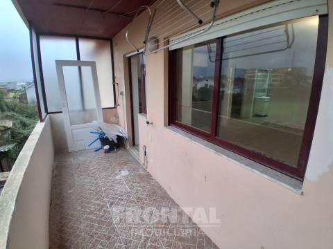 Apartamento T2 em Fase Final de Remodelação | Duas Frentes | Rio Tinto, Gondomar