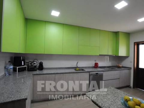 Moradia T4 + Armazém | Avintes, Vila Nova De Gaia