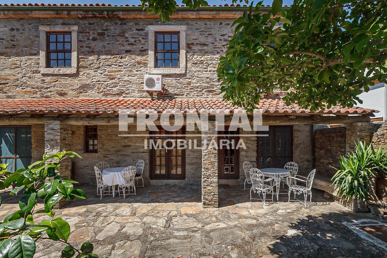 Exclusivo Frontal Moradia de Prestígio com Elevado Potencial Turístico – Frechas, Mirandela