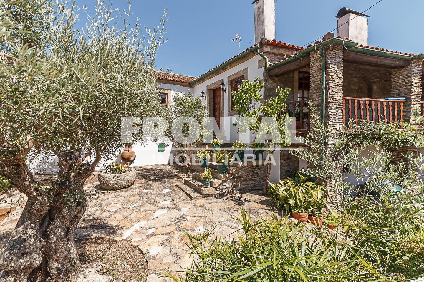 Exclusivo Frontal Moradia de Prestígio com Elevado Potencial Turístico – Frechas, Mirandela