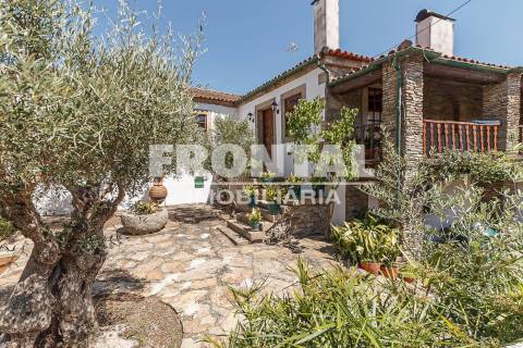 Exclusivo Frontal Moradia de Prestígio com Elevado Potencial Turístico – Frechas, Mirandela