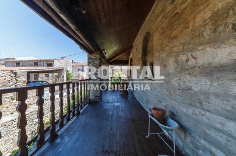 Exclusivo Frontal Moradia de Prestígio com Elevado Potencial Turístico – Frechas, Mirandela
