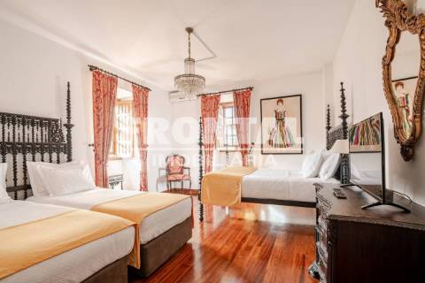 Exclusivo Frontal Moradia de Prestígio com Elevado Potencial Turístico – Frechas, Mirandela