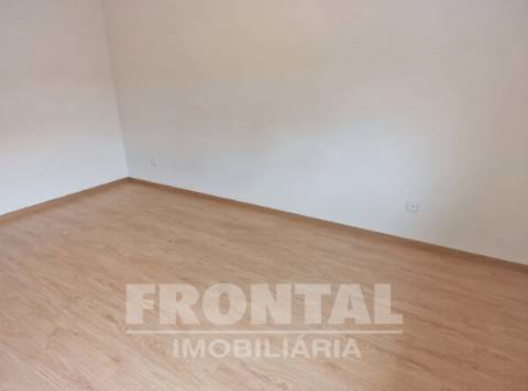 Apartamento T2 à Circunvalação | Junto à estação de recolha da STCP