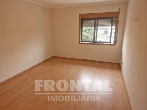 Apartamento T2 à Circunvalação | Junto à estação de recolha da STCP