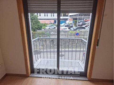 Apartamento T2 à Circunvalação | Junto à estação de recolha da STCP