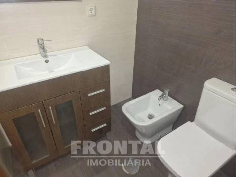 Apartamento T2 à Circunvalação | Junto à estação de recolha da STCP