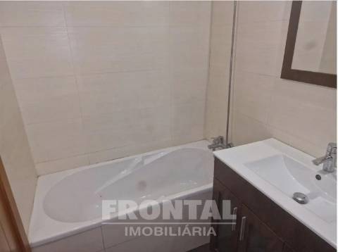 Apartamento T2 à Circunvalação | Junto à estação de recolha da STCP