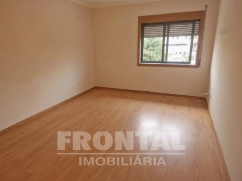Apartamento T2 à Circunvalação | Junto à estação de recolha da STCP