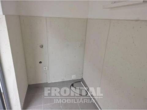 Apartamento T2 à Circunvalação | Junto à estação de recolha da STCP