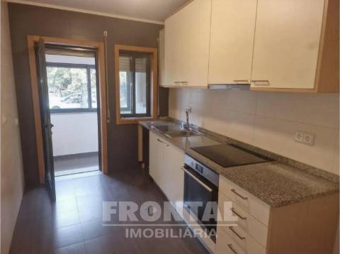 Apartamento T2 à Circunvalação | Junto à estação de recolha da STCP