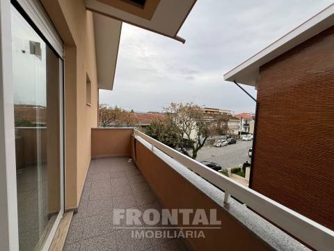 Apartamento T3 com Garagem Box | Águas Santas, Maia
