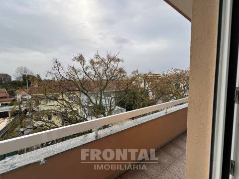 Apartamento T3 com Garagem Box | Águas Santas, Maia