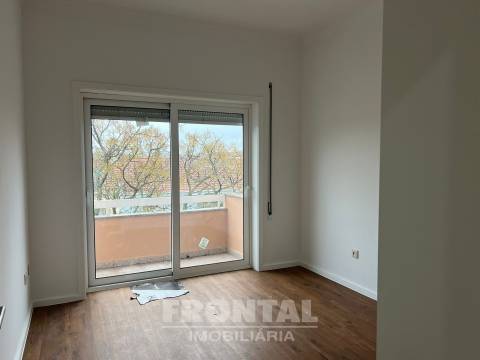 Apartamento T3 com Garagem Box | Águas Santas, Maia