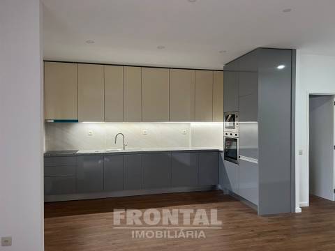 Apartamento T3 com Garagem Box | Águas Santas, Maia