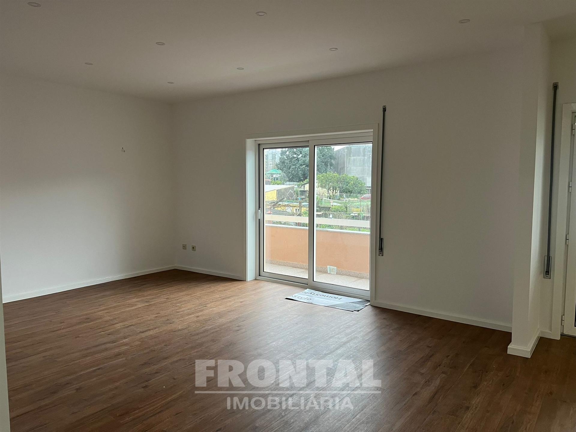 Apartamento T3 com Garagem Box | Águas Santas, Maia
