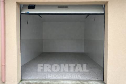 Apartamento T3 com Garagem Box | Águas Santas, Maia
