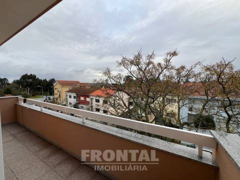 Apartamento T3 com Garagem Box | Águas Santas, Maia