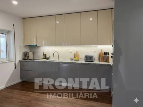Apartamento T3 com Garagem Box | Águas Santas, Maia