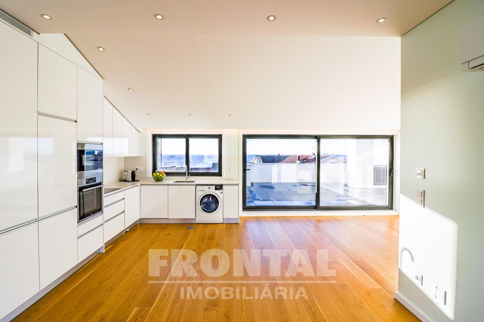 Penthouse com Dois Terraços e Vista Mar | Centro De Espinho, Espinho